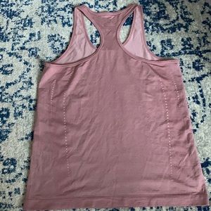 UNDER ARMOUR pink yoga tank Size M